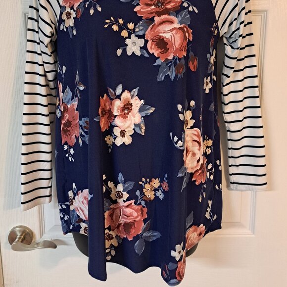 Reborn J Blue Flowered Pullover Top - Picture 2 of 8